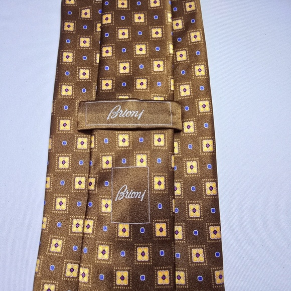 Exquisite BRIONI Mens Silk Necktie: A Timeless Geometric Foulard in Brown, Gold - Picture 2 of 13